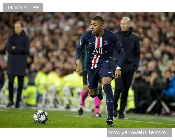 AD谈莱夫利缺阵影响强调个人表现与球队攻防的重要性 AD谈莱夫利缺阵影响强调个人表现与球队攻防的重要性