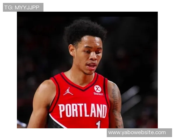 新援安芬尼西蒙斯首秀表现出色13投6中三分球命中率提升至29砍下18分3助攻