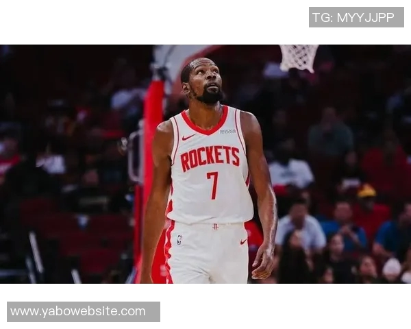 杜兰特本赛季出手次数创生涯新低球场表现引发关注与讨论 杜兰特本赛季出手次数创生涯新低球场表现引发关注与讨论